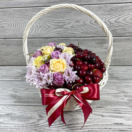 Ягодная корзина с цветами «Ягодная хризантемка»