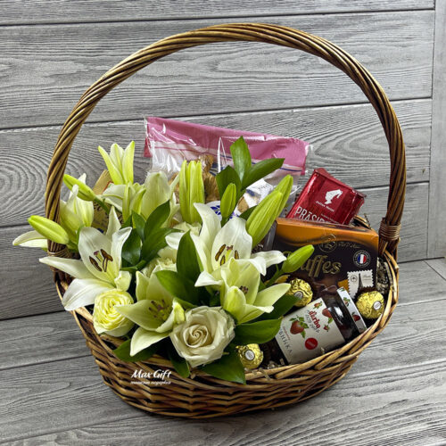 Подарочная корзина с цветами «Французский завтрак»