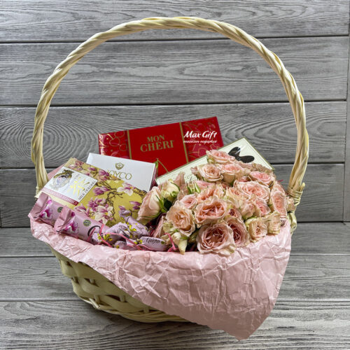 Подарочная корзина с цветами «Сакура»