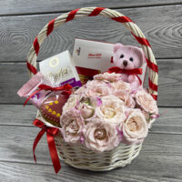 Подарочная корзина с цветами «Милый взгляд»