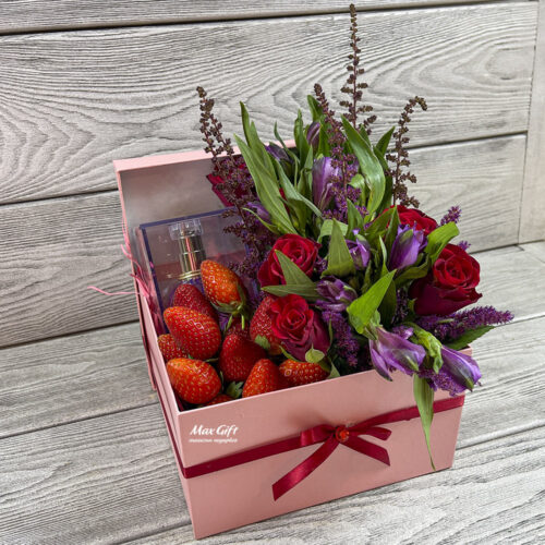 Подарочный набор с цветами и ягодами «Lanvin»