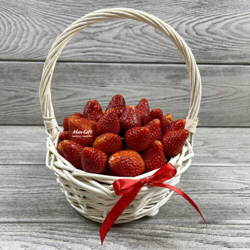Корзина с ягодами «Аромат клубники»