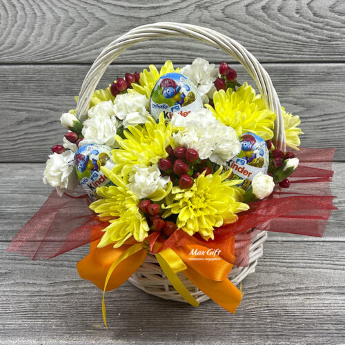 Подарочная корзина с цветами «Маленькая кокетка»