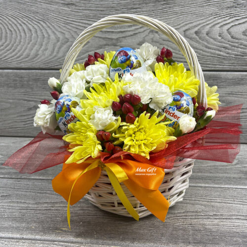 Подарочная корзина с цветами «Маленькая кокетка»