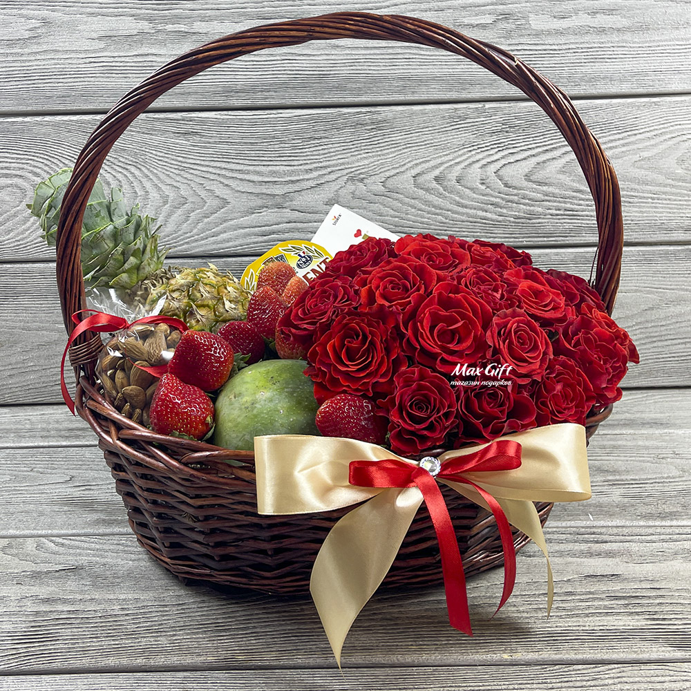 Подарочная корзина с цветами, фруктами и ягодами «Розовая долина»