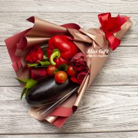 Букет из овощей и цветов «Овощной комплимент»