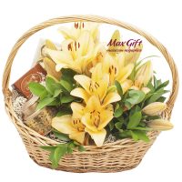 Подарочная корзина с цветами «Чайная лилия»