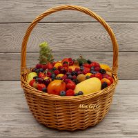 Фруктовая корзина с ягодами "Фруктовое ассорти"