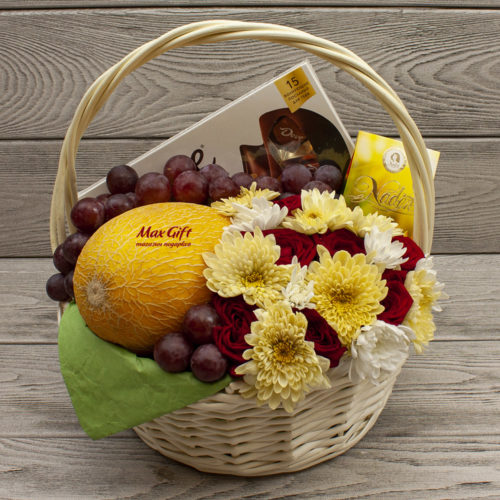 Подарочная корзина с фруктами и цветами «Натали»