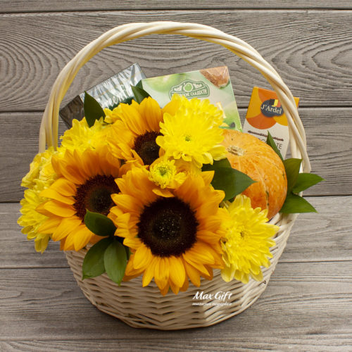 Подарочная корзина с фруктами и цветами «1 сентября»