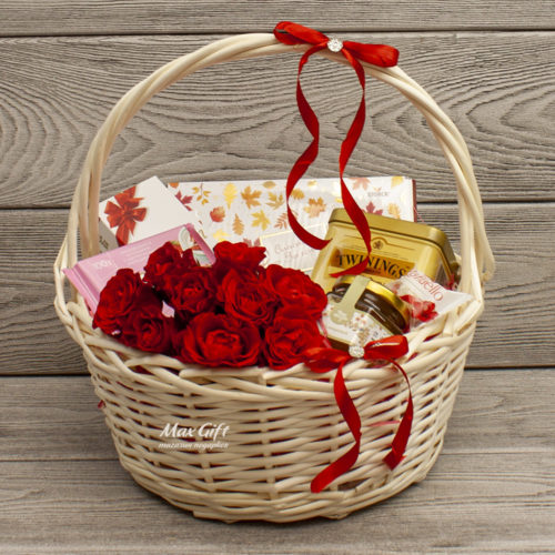 Подарочная корзина с цветами «Искушение»
