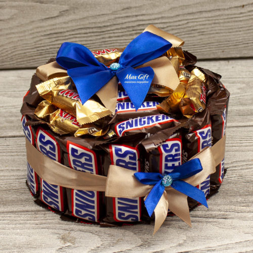 Торт из конфет “Snickers”